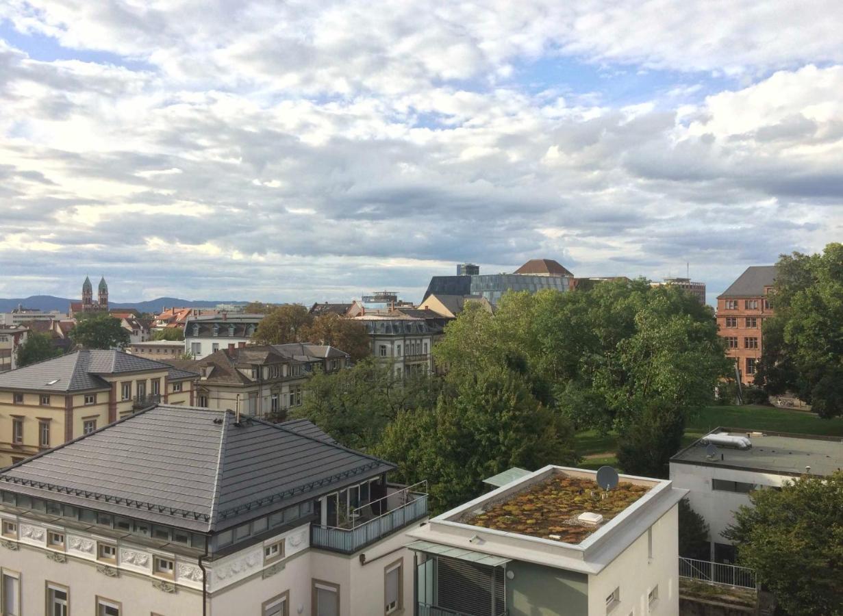 Freiburg Citywohnung Bagian luar foto